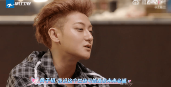 鹏配资 黄子韬称自己加徐艺洋为好友时就被吸引