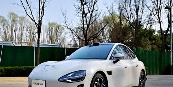 009配资 22万入手小米SU7，过年开亲戚特斯拉一比对：性能续航智能，哪款才是真香之选？